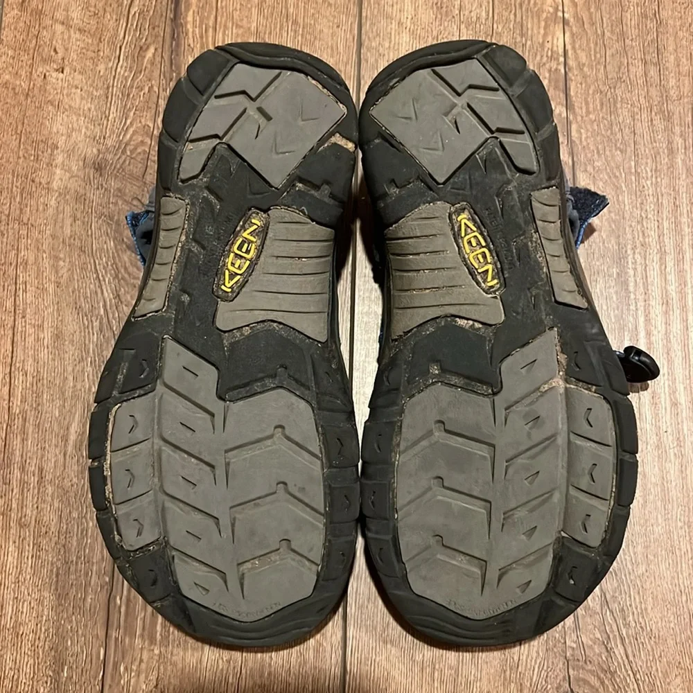 Keen Closed Toe Water Shoes, Big Kid 4